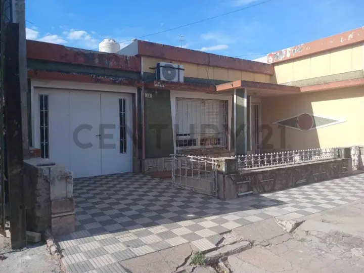 Casa de 3 dormitorios en Villa Azalais Oeste, foto 1