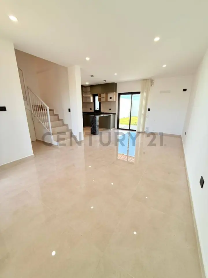 Casa de 3 dormitorios en Manantiales, foto 1