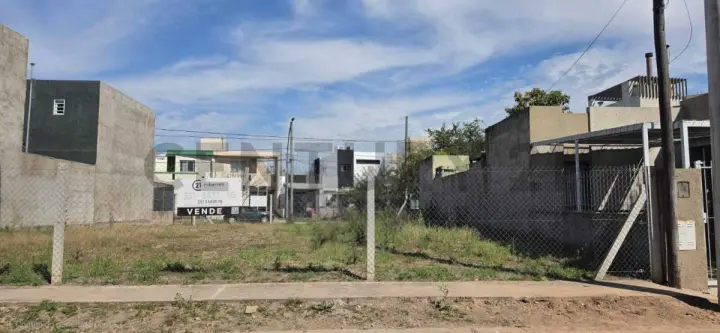 Lote de 362 m² en Nuevo Poeta Lugones, foto 1