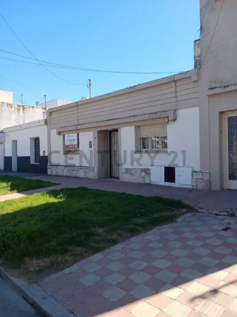 Casa de 3 dormitorios en Villa Azalais Oeste