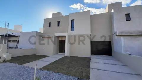 Casa de 3 dormitorios en Rincones de Manantiales